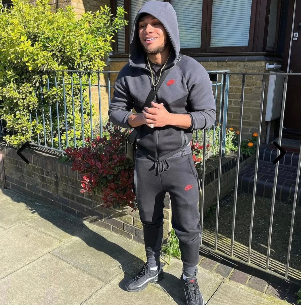 NIKE TECH FLEECE BLACK/DARK SMOKE GREY TRACKSUIT SET